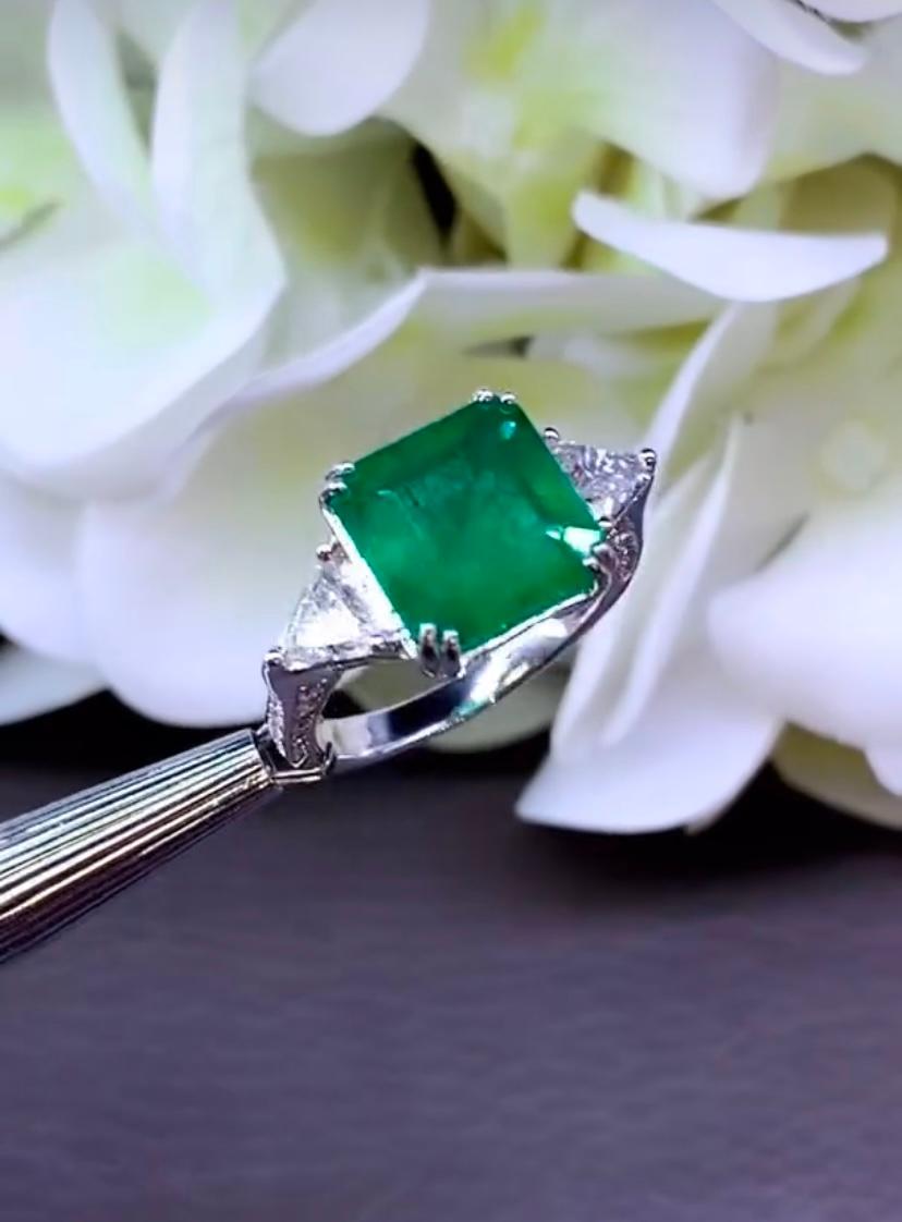 AIG Certified 6.00 Carat Zambian Emerald 1.40 Ct Diamonds 18K Gold Ring For Sale 2