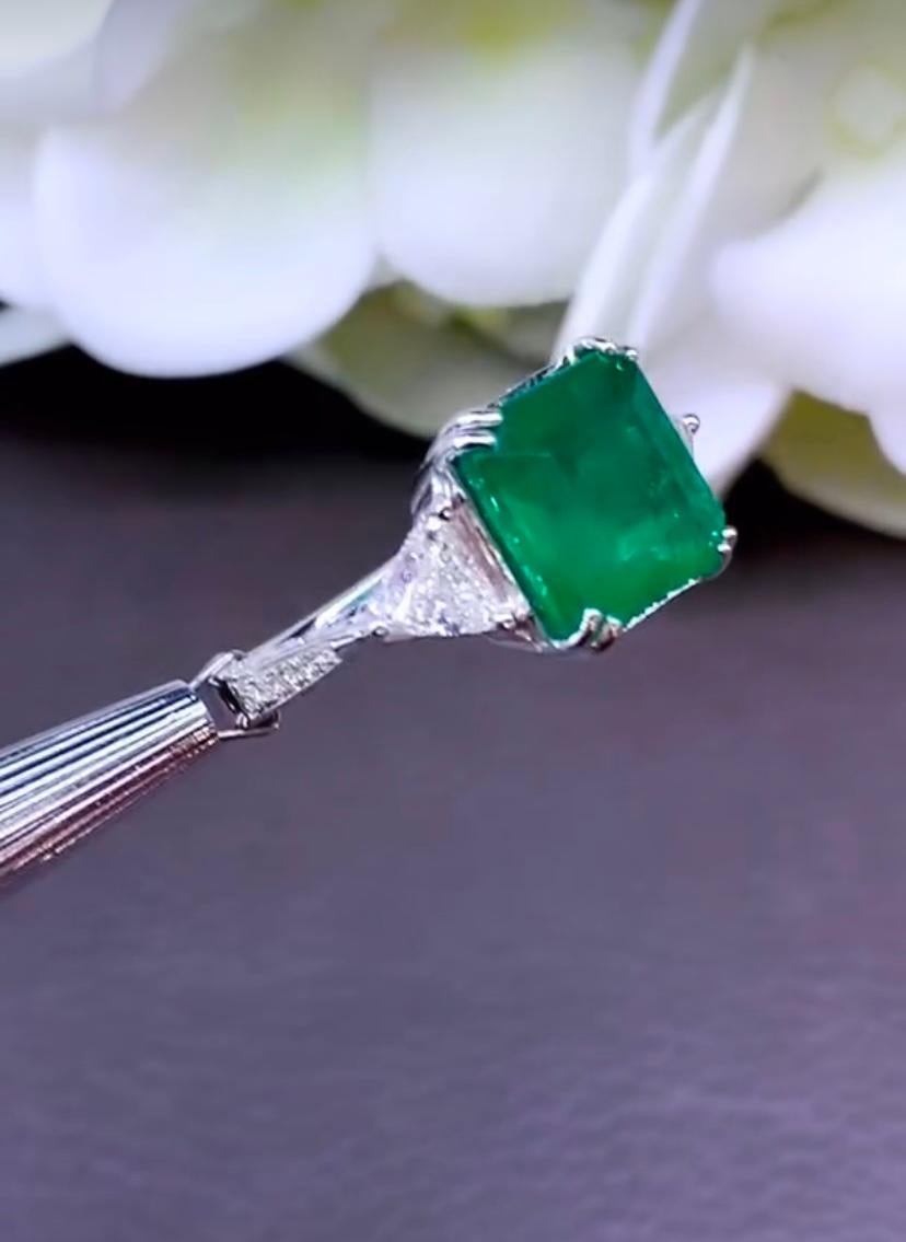 AIG Certified 6.00 Carat Zambian Emerald 1.40 Ct Diamonds 18K Gold Ring For Sale 3