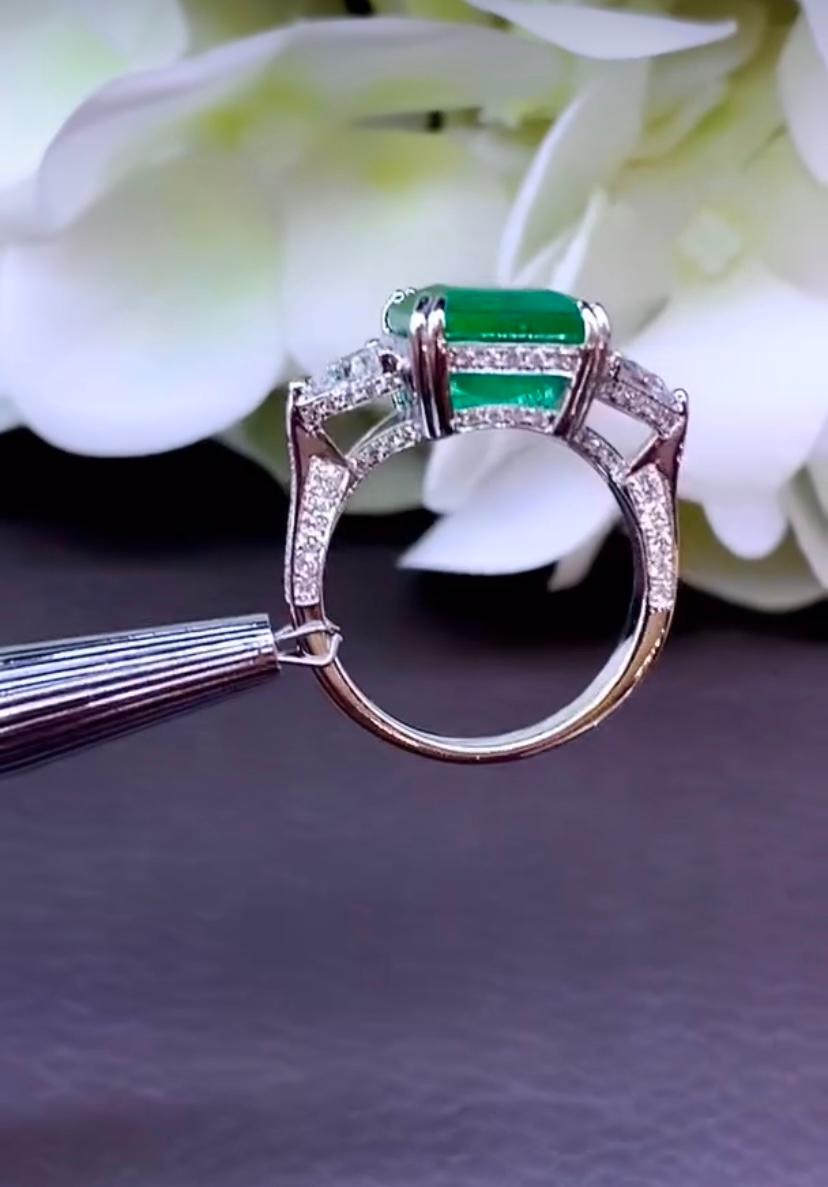 AIG Certified 6.00 Carat Zambian Emerald 1.40 Ct Diamonds 18K Gold Ring For Sale 4