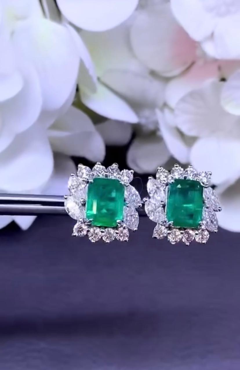 Smeraldi dello Zambia certificati AIG da 6.00 carati  Orecchini con diamanti da 3,40 carati in oro 18 carati In condizioni Nuovo in vendita a Massafra, IT