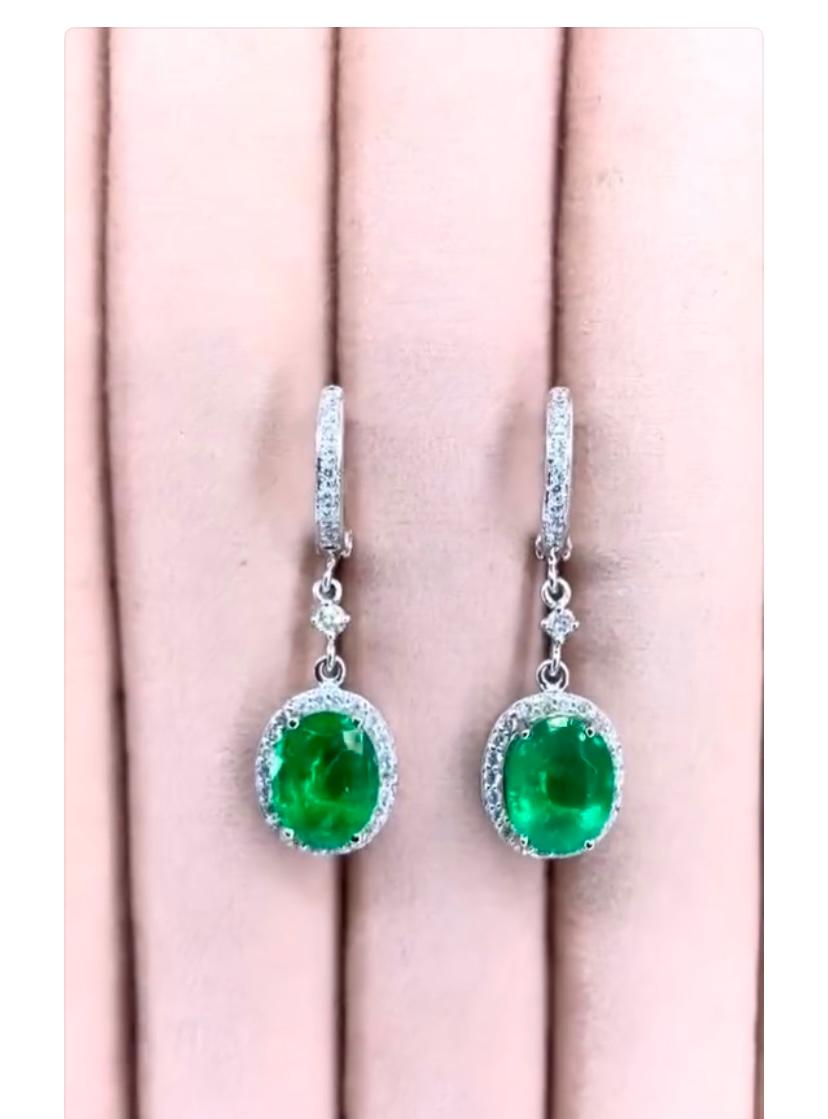 AIG Certified 6.00 Carat Zambian Emeralds Diamonds 18K Gold Earrings In New Condition For Sale In Massafra, IT