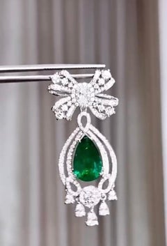 Emerald & Diamond Brooch/Pendant in 18k Gold, 6.00ct Zambian Emerald