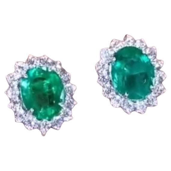 Pendientes de oro de 18 quilates con esmeraldas de Zambia certificadas AIG de 6,00 quilates y 1,50 quilates de diamantes