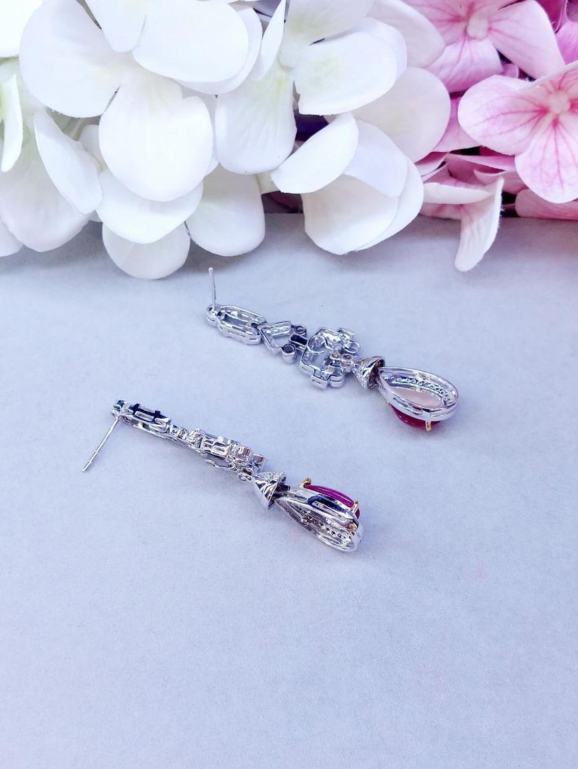 Or 18 carats certifié IGL, rubis de Birmanie de 6,00 carats et diamants de 3,15 carats  Art décoBoucles d'oreilles en vente 1