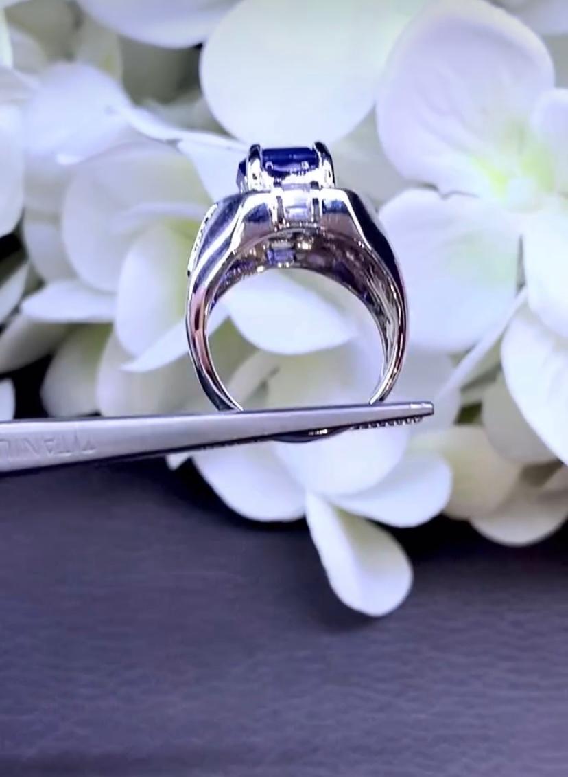 Mixed Cut AIG Certified 6.00 Ct Natural Ceylon Sapphire. Diamonds 18k Gold Ring For Sale