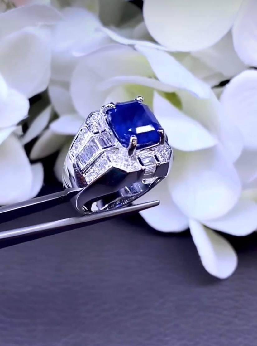 Women's or Men's AIG Certified 6.00 Ct Natural Ceylon Sapphire. Diamonds 18k Gold Ring For Sale