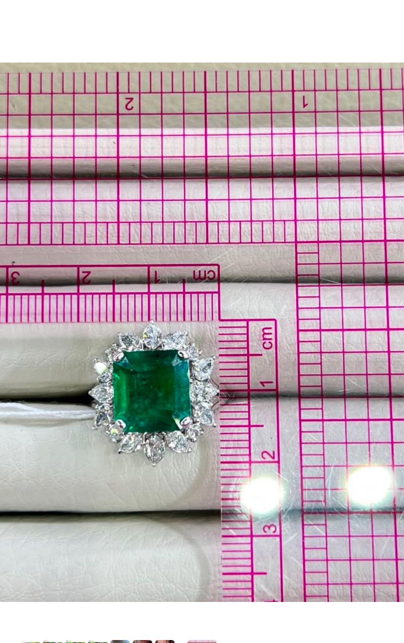 AIG Certified 6.00 Ct Zambia Emerald Diamond Gold Cocktail Ring For Sale 5