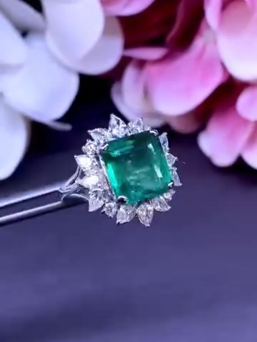 AIG Certified 6.00 Ct Zambia Emerald Diamond Gold Cocktail Ring In New Condition For Sale In Massafra, IT