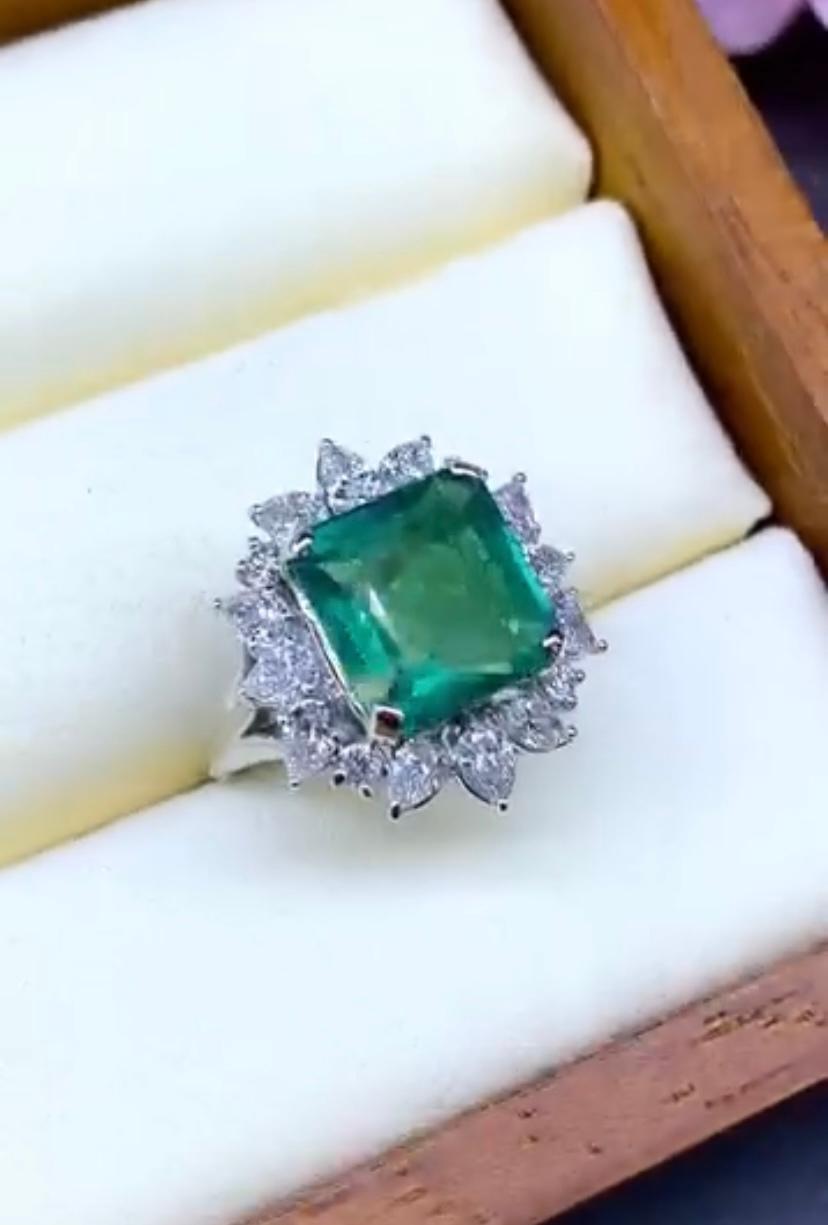 AIG Certified 6.00 Ct Zambia Emerald Diamond Gold Cocktail Ring For Sale 1