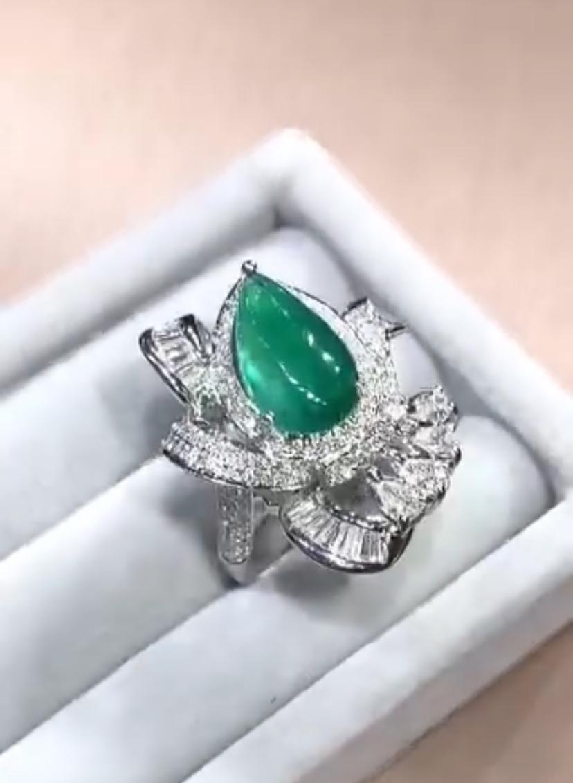 AIG Certified 6.00 Ct Zambian Emerald 2.10 Diamonds 18K Gold Cocktail Ring In New Condition For Sale In Massafra, IT