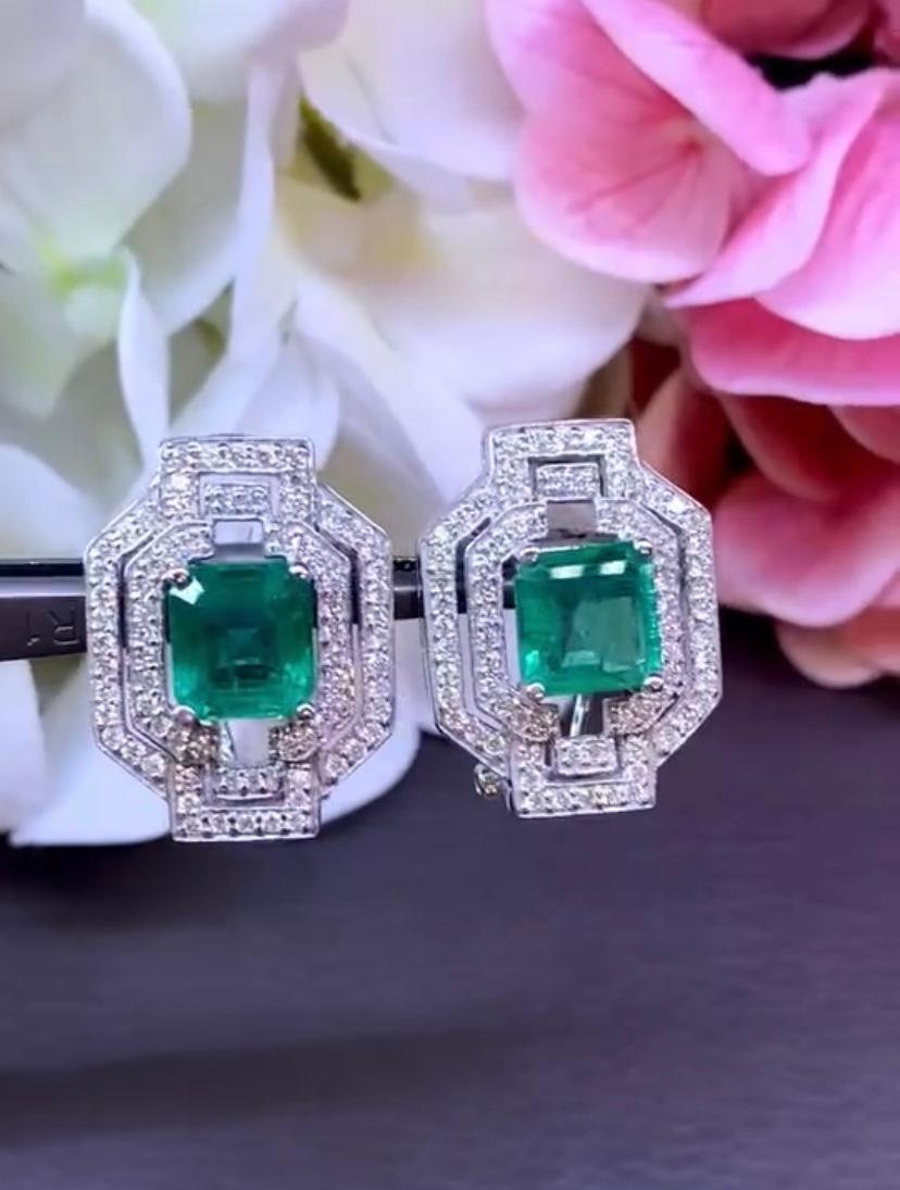 AIG Certified 6.00 Ct Zambian Emeralds  1.20 Ct Diamonds 18K Gold Earrings In New Condition For Sale In Massafra, IT