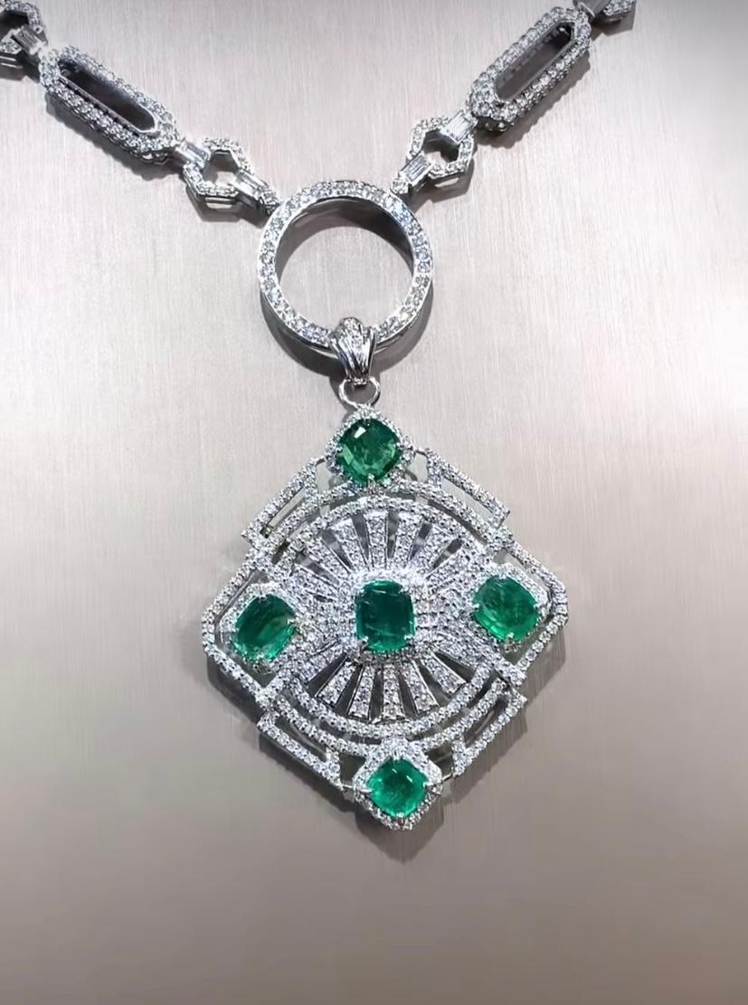 Taille mixte Pendentif en or 18 carats avec émeraudes de Zambie de 6,08 carats et diamants de 2,50 carats certifiés AIG en vente