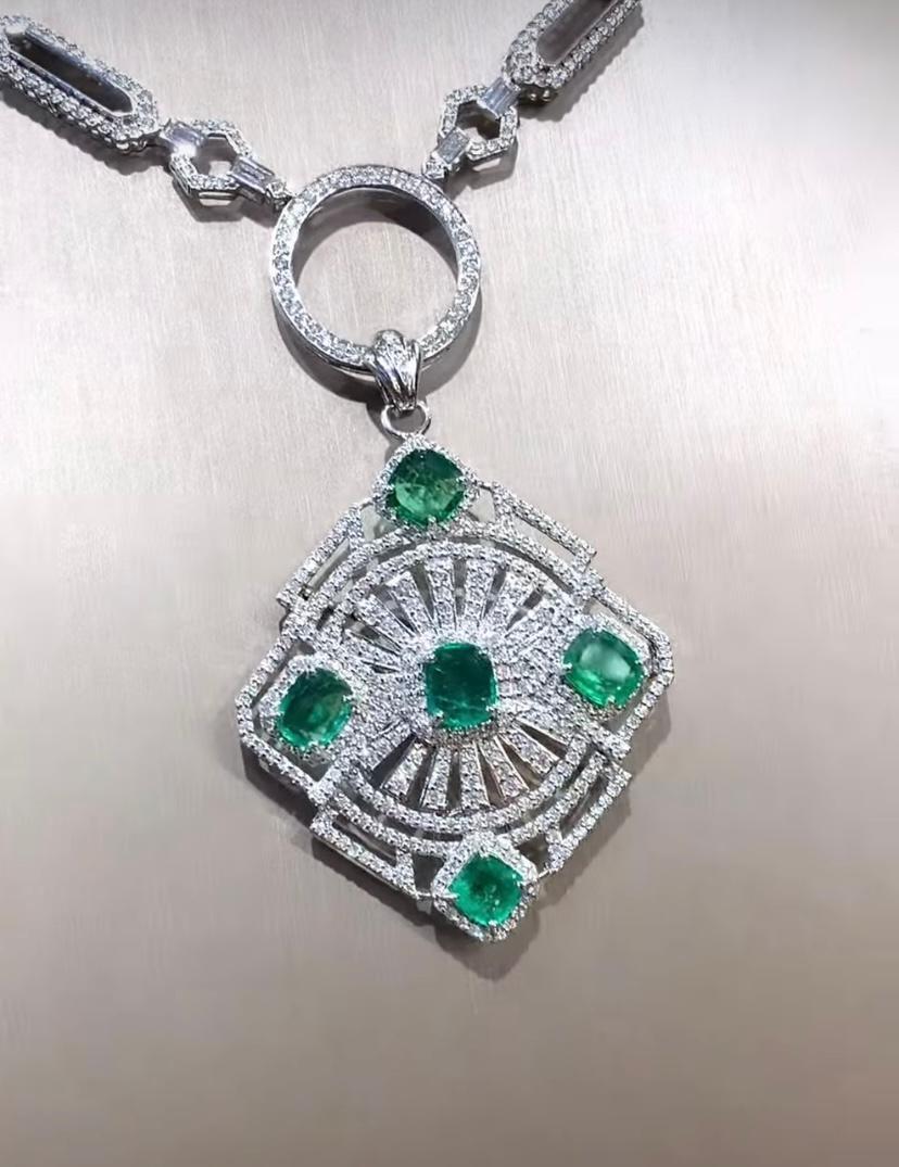 Pendentif en or 18 carats avec émeraudes de Zambie de 6,08 carats et diamants de 2,50 carats certifiés AIG Neuf - En vente à Massafra, IT