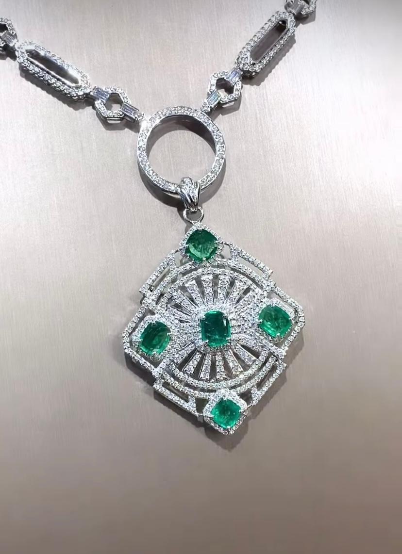Pendentif en or 18 carats avec émeraudes de Zambie de 6,08 carats et diamants de 2,50 carats certifiés AIG en vente 1
