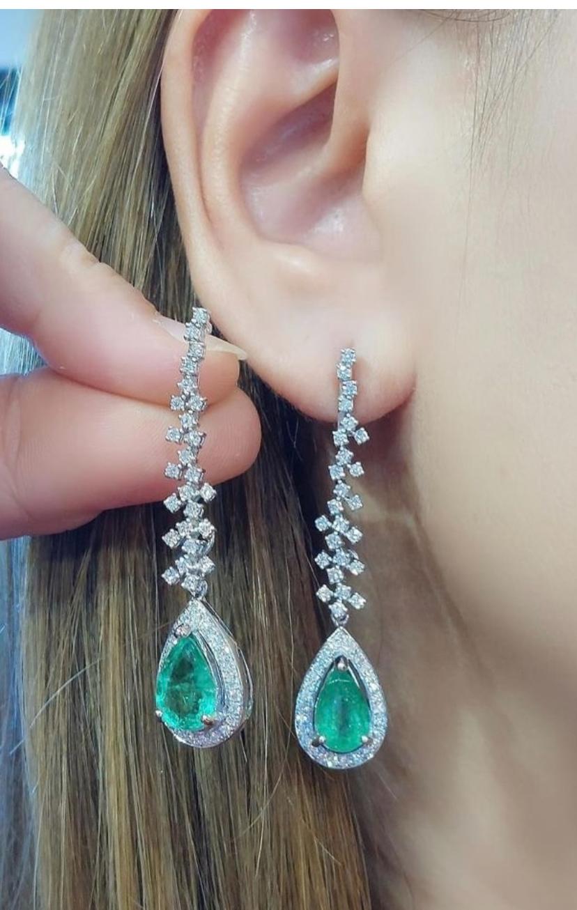 AIG Certified 6.20 Carats Zambian Emeralds   1.75 Ct Diamonds 18K Gold Earrings  In New Condition For Sale In Massafra, IT