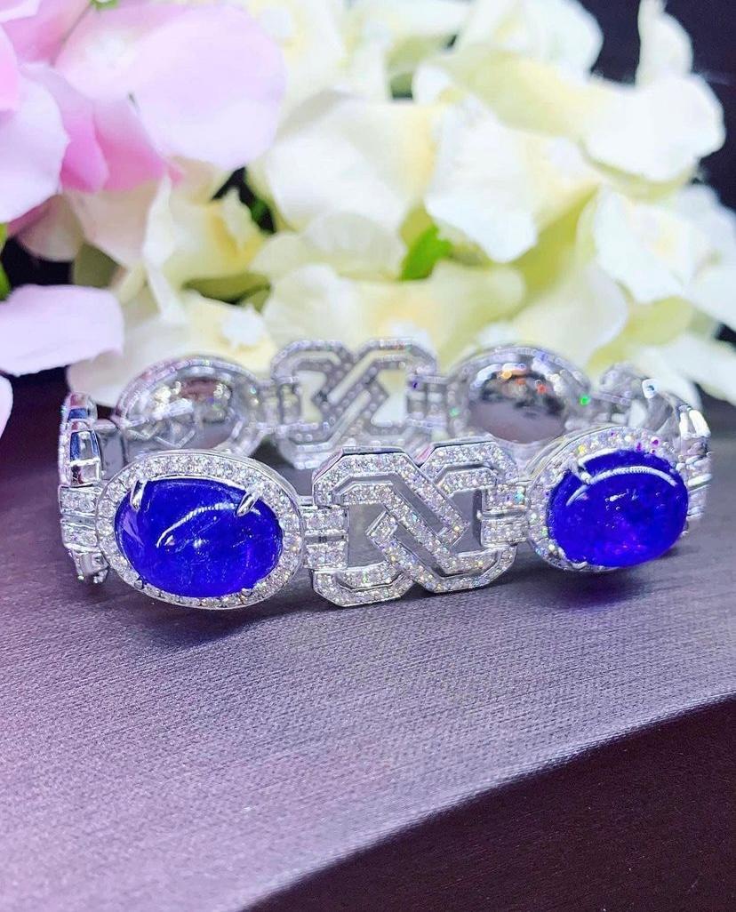 Art and design for this particular bracelet in 18k gold with four  big cabochon cut Natural  Tanzanites of 62,00 carats and round brilliant cut diamonds of 5,25 carats of diamonds F/VS .
It is a very piece of art. High jewelry.
Handcrafted by