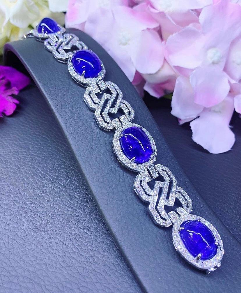AIG Certified 62.00 Carats Natural Tanzanites 5.25 Ct Diamonds 18k Gold Bracelet In New Condition For Sale In Massafra, IT