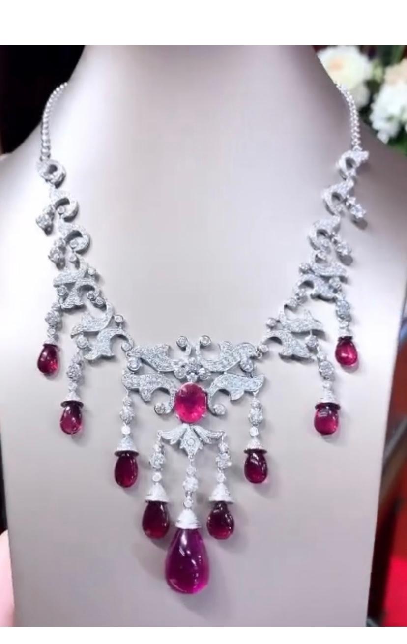 AIG Certified 62.00 Ct Rubellite Tourmaline  14.00 Ct Diamonds 18k Gold Necklace In New Condition For Sale In Massafra, IT