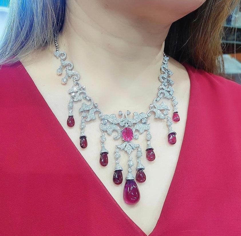 Tourmaline rubellite certifiée AIG 62,00 carats  14.00 Ct Diamants Collier en or 18k en vente 2