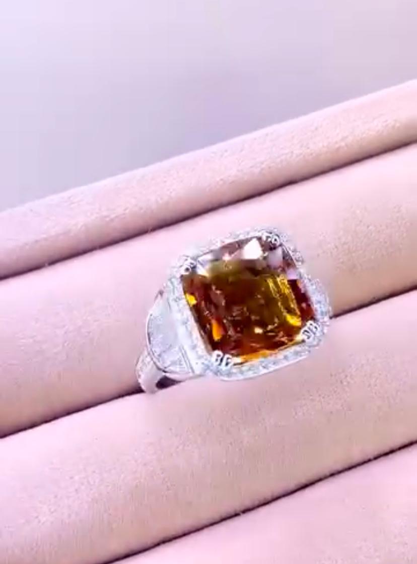 Mixed Cut AIG Certified 6.30 Carats Orange Sapphire 1.40 Ct Diamonds 18K Gold Ring For Sale