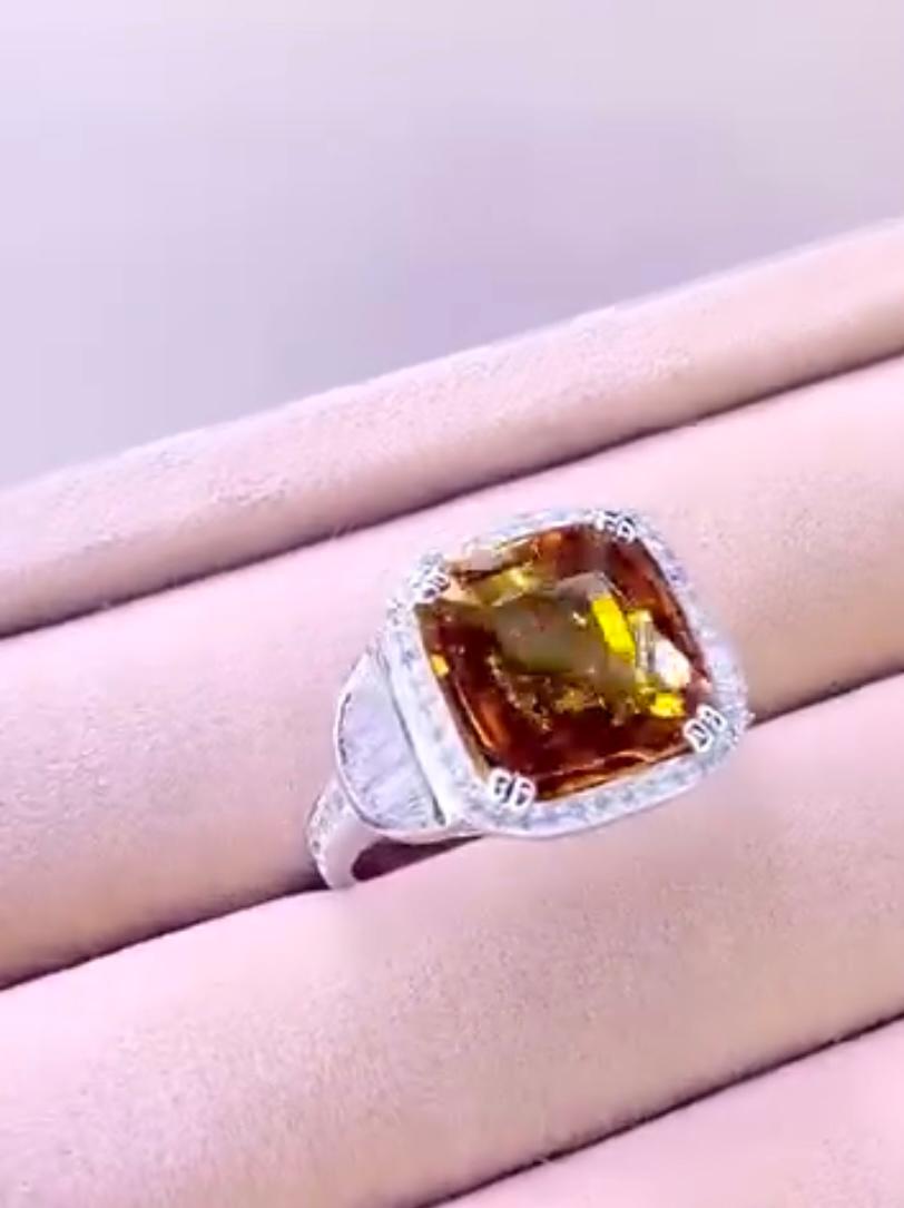 Women's or Men's AIG Certified 6.30 Carats Orange Sapphire 1.40 Ct Diamonds 18K Gold Ring For Sale