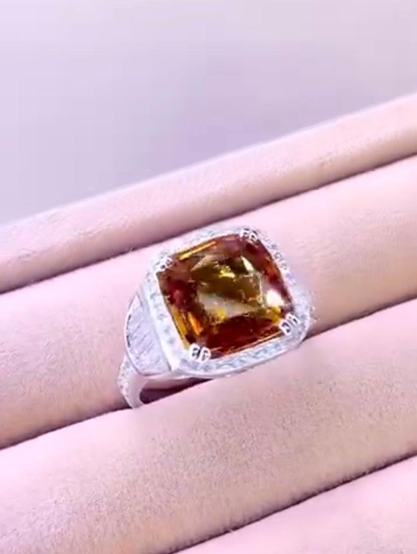AIG Certified 6.30 Carats Orange Sapphire 1.40 Ct Diamonds 18K Gold Ring For Sale 1