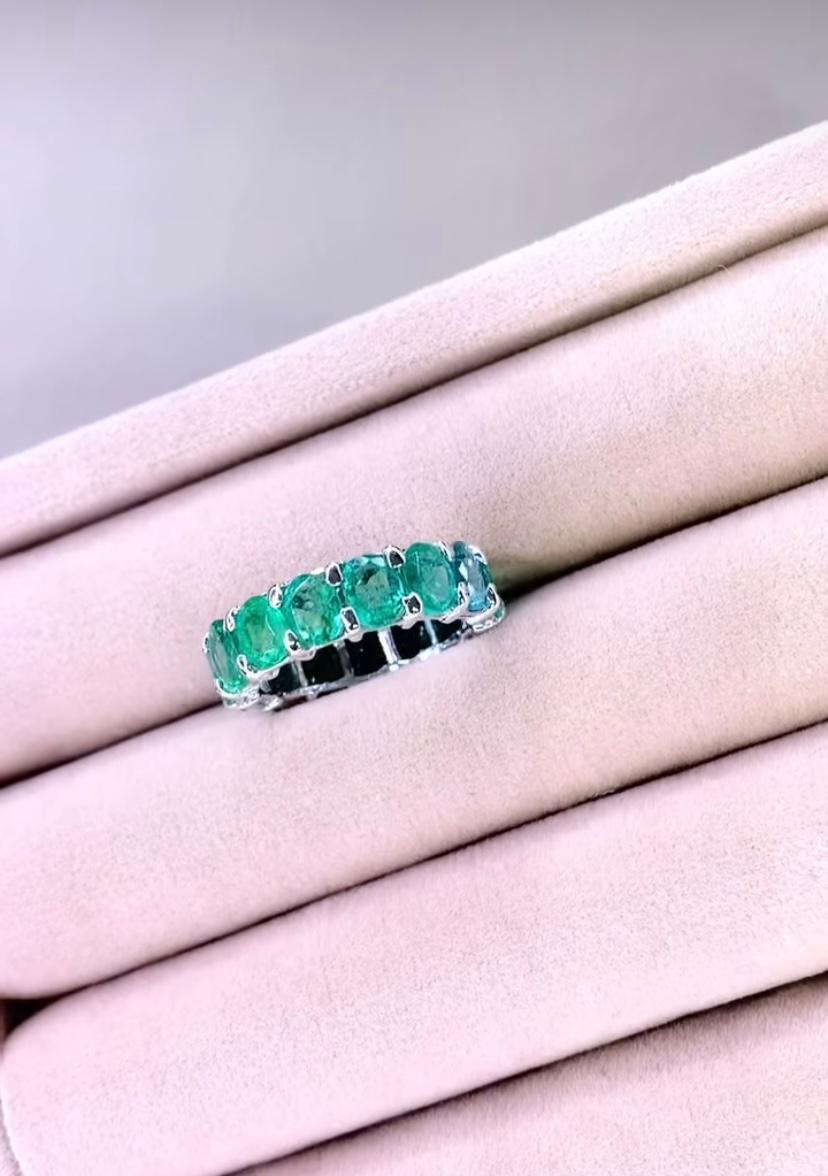 Smeraldi dello Zambia certificati AIG da 6.40 carati  Fascia per l'eternità in oro 18K In condizioni Nuovo in vendita a Massafra, IT