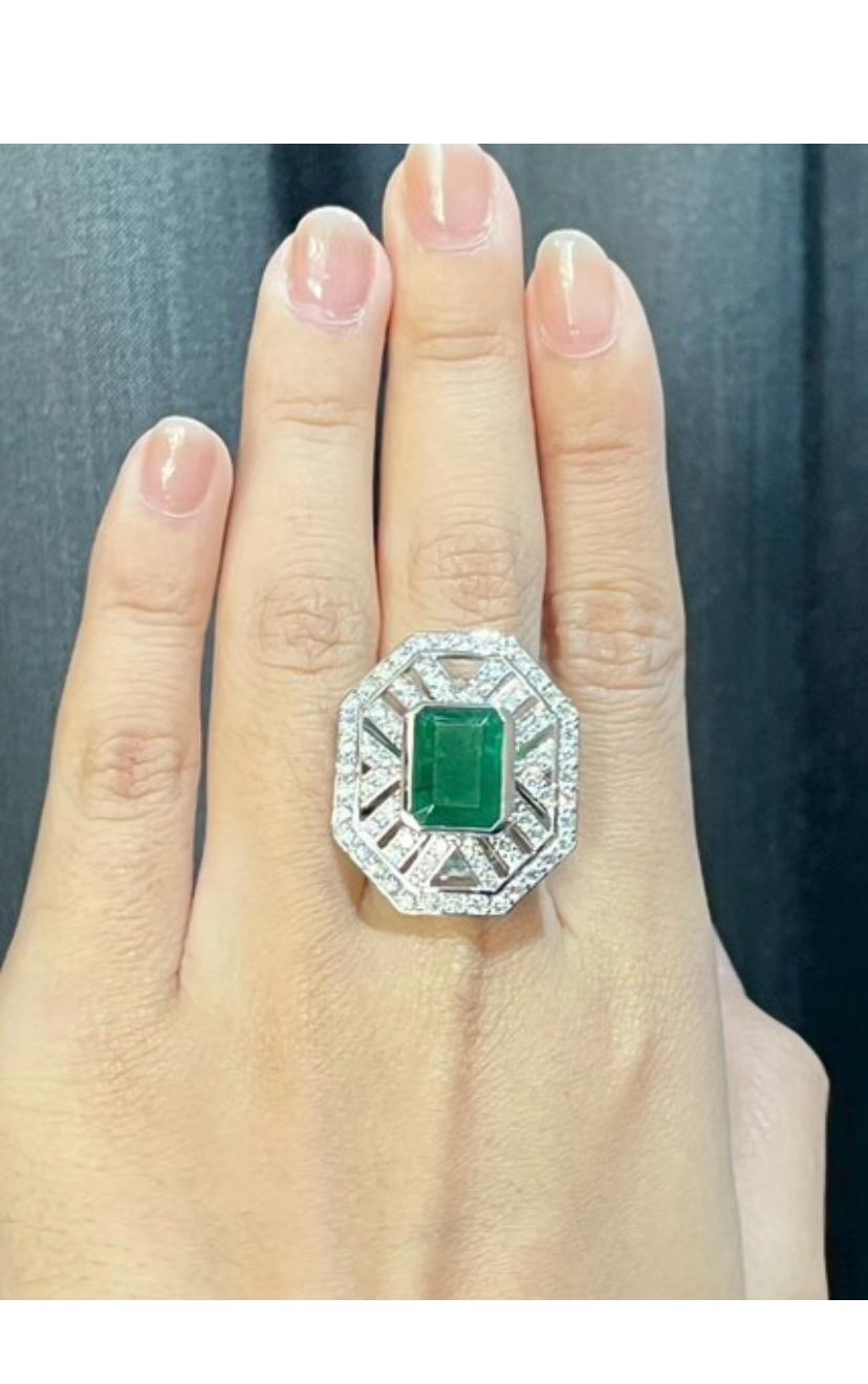 AIG zertifiziert 6,40 Karat sambischen Smaragd 2,40 Ct Diamanten 18K Gold Ring im Zustand „Neu“ im Angebot in Massafra, IT