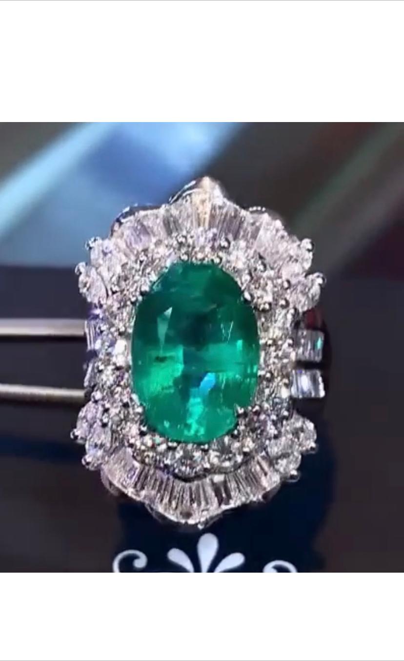 A stunning luxurious fashion ring ,magnificent and sophisticated design by Italian designer, a very piece of Italian art ,ideal for glamour ladies.
Ring come in 18K gold with a natural Zambian Emerald, in perfect oval cut, spectacular vivid green,