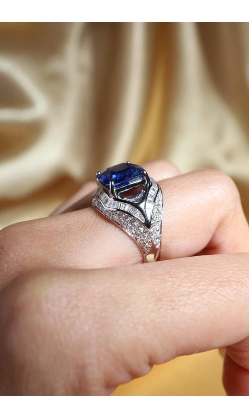 Anillo de oro de 18 quilates con zafiro de Ceilán certificado AIG de 6,50 quilates y diamantes de 1,90 quilates en venta 1