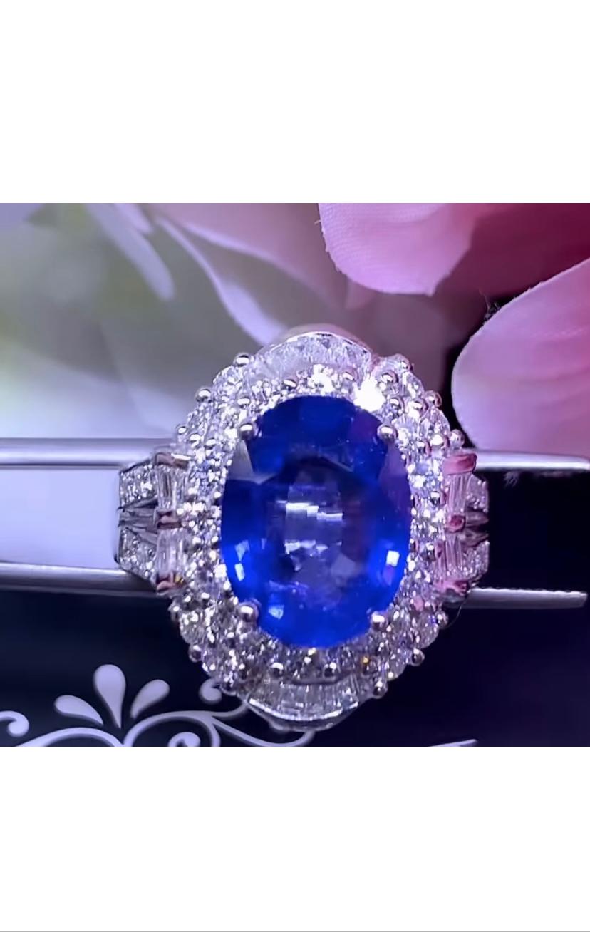 An exquisite  flowers stunning design, so original and particular, very sparkly, a very glamour style.
Ring come in 18K gold with a natural Ceylon Sapphire, in spectacular Cornflower Blue color, perfect oval cut , extra fine quality, of 6,50 carats,