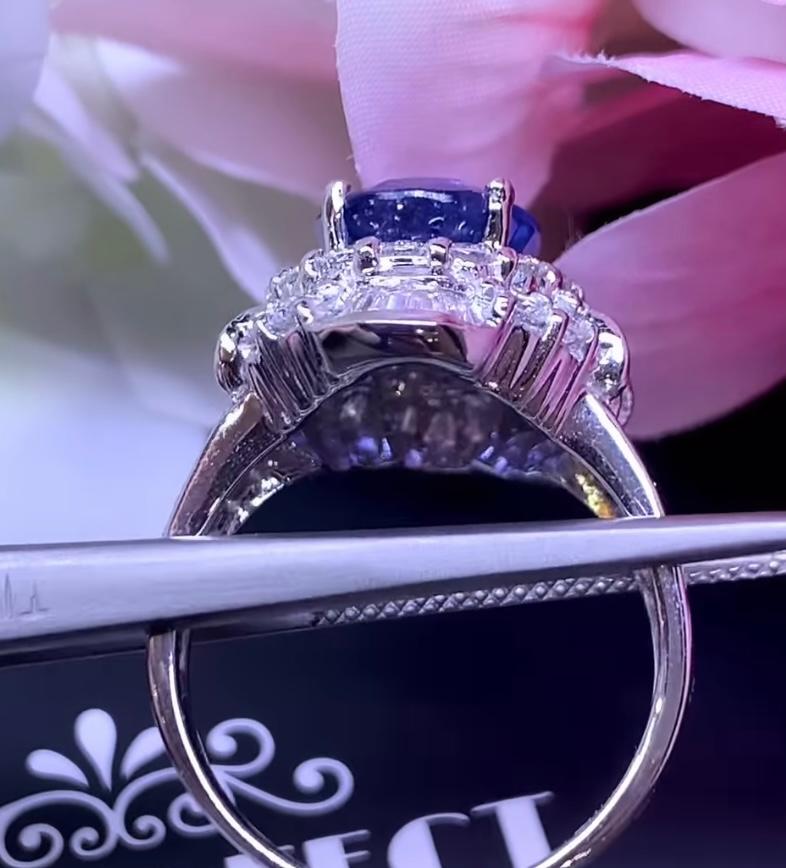Oval Cut AIG Certified 6.50 Ct Cornflower Blue Ceylon Sapphire  Diamonds 18K Gold Ring For Sale