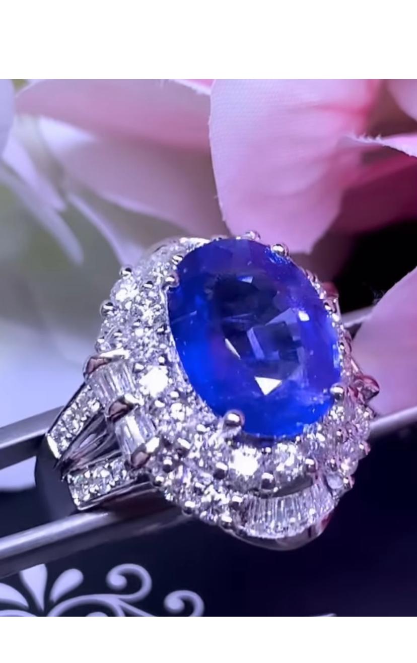 AIG Certified 6.50 Ct Cornflower Blue Ceylon Sapphire  Diamonds 18K Gold Ring In New Condition For Sale In Massafra, IT