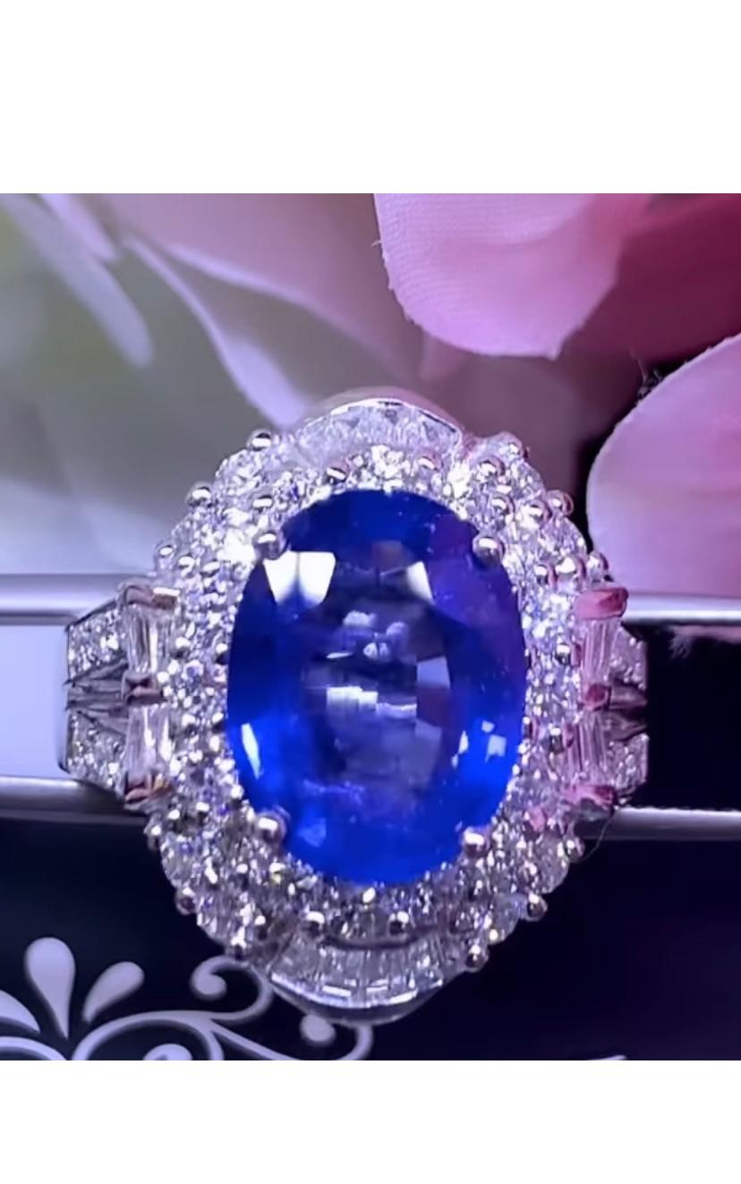 Women's AIG Certified 6.50 Ct Cornflower Blue Ceylon Sapphire  Diamonds 18K Gold Ring For Sale