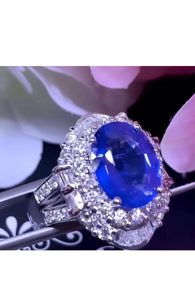 AIG Certified 6.50 Ct Cornflower Blue Ceylon Sapphire  Diamonds 18K Gold Ring For Sale 1