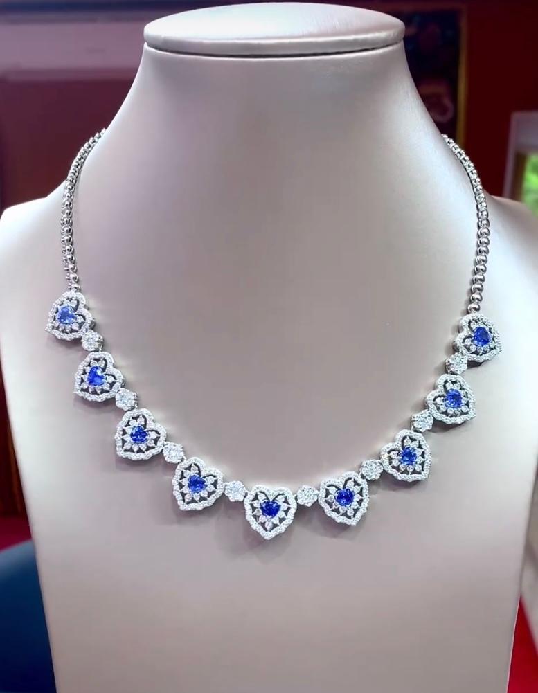 AIG Certified 6.50 Ct Diamonds 5.70 Ct Ceylon Sapphires 18K Gold Necklace For Sale 2