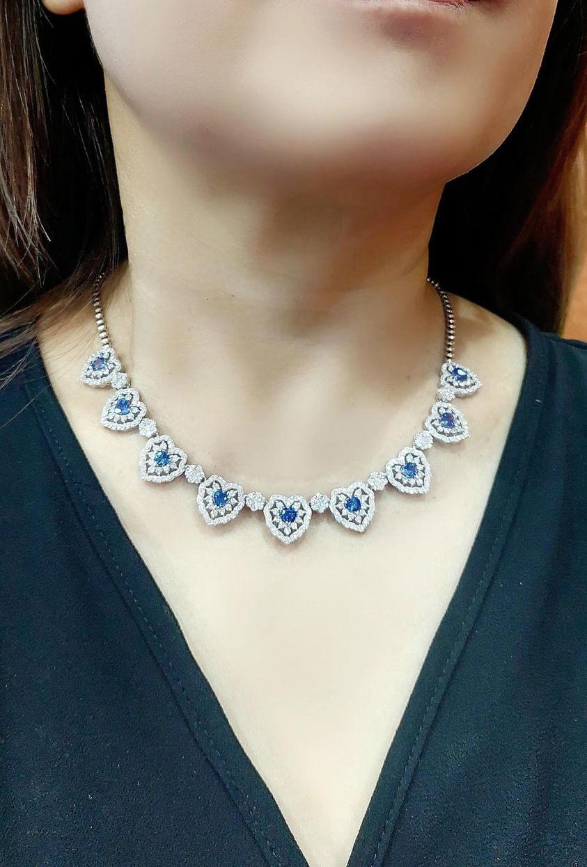 AIG Certified 6.50 Ct Diamonds 5.70 Ct Ceylon Sapphires 18K Gold Necklace For Sale 4