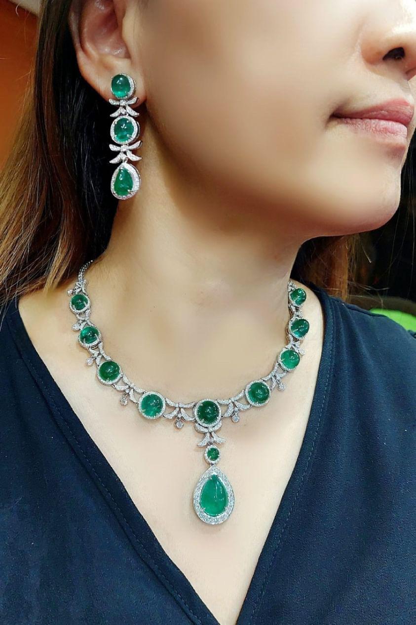 AIG Certified 65.00 Carats Zambian Emeralds 9.00 Ct  Diamonds 18K Gold Necklace For Sale 4