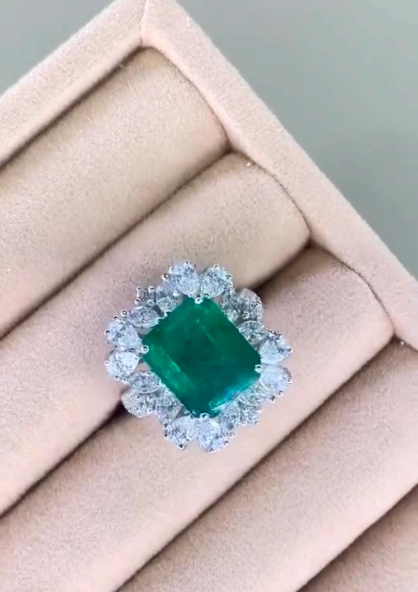 Women's AIG Certified 6.70 Carat Zambian Emerald 2.80 Ct Diamonds 18K Gold Ring For Sale