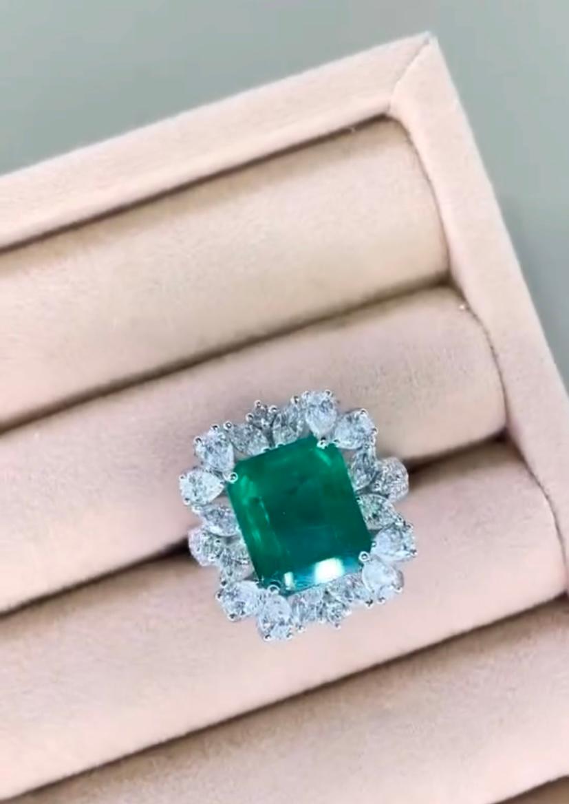 AIG Certified 6.70 Carat Zambian Emerald 2.80 Ct Diamonds 18K Gold Ring For Sale 2