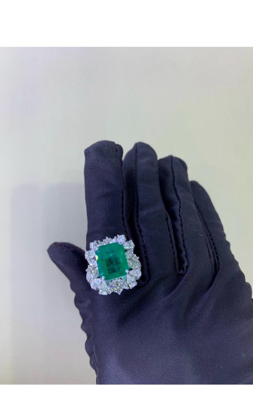 AIG Certified 6.70 Carat Zambian Emerald 2.80 Ct Diamonds 18K Gold Ring For Sale 4