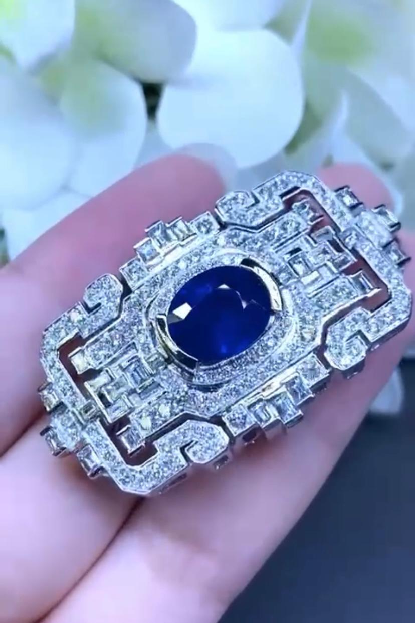 AIG Certified 6.76 Ct Royal Blu Ceylon Sapphire 3.70 Ct Diamonds Brooch Pendant  In New Condition For Sale In Massafra, IT