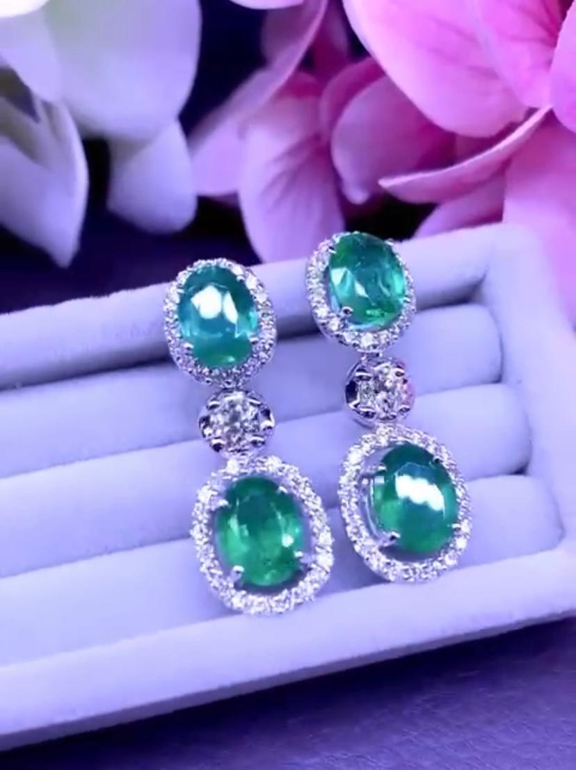 AIG Certified 6.80 Ct Zambia Emeralds Diamonds 1.37 Ct 18K Gold Earrings  Neuf - En vente à Massafra, IT