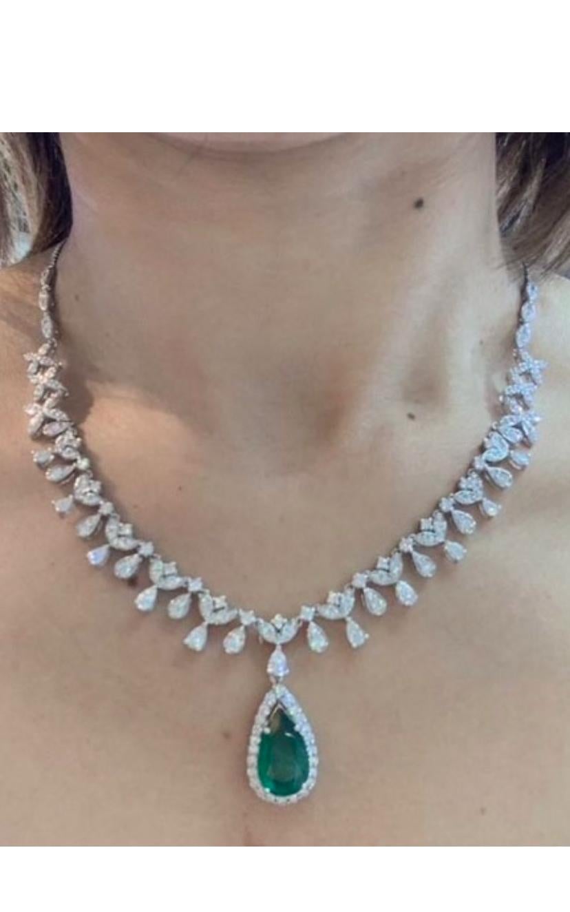 A stunning necklace features a breathtaking Emerald pendant, and  dazzling diamonds.
The necklace is further adorned with sparkle diamonds, adding a touch of glamour and sophistication to the already magnificent piece. Truly a statement of luxury