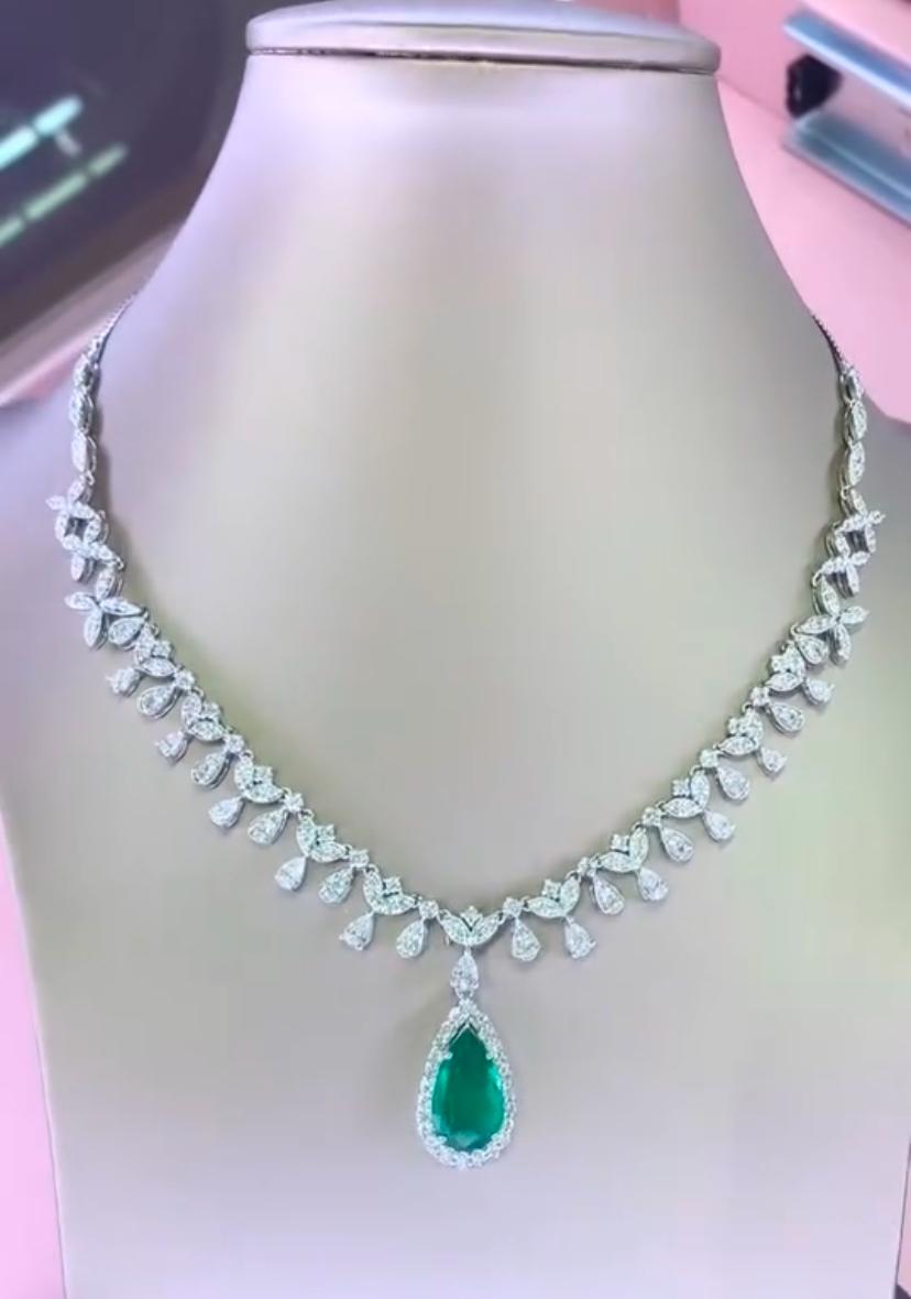 Mixed Cut AIG Certified 6.85 Ct Diamonds 3.50 Ct Zambian Emerald 18K Gold Necklace For Sale