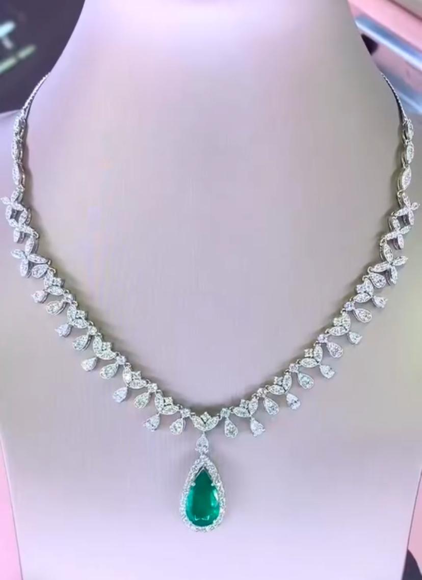 Women's AIG Certified 6.85 Ct Diamonds 3.50 Ct Zambian Emerald 18K Gold Necklace For Sale