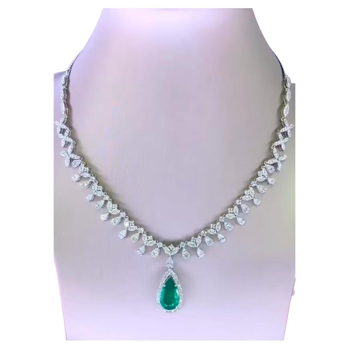 AIG Certified 6.85 Ct Diamonds 3.50 Ct Zambian Emerald 18K Gold Necklace For Sale