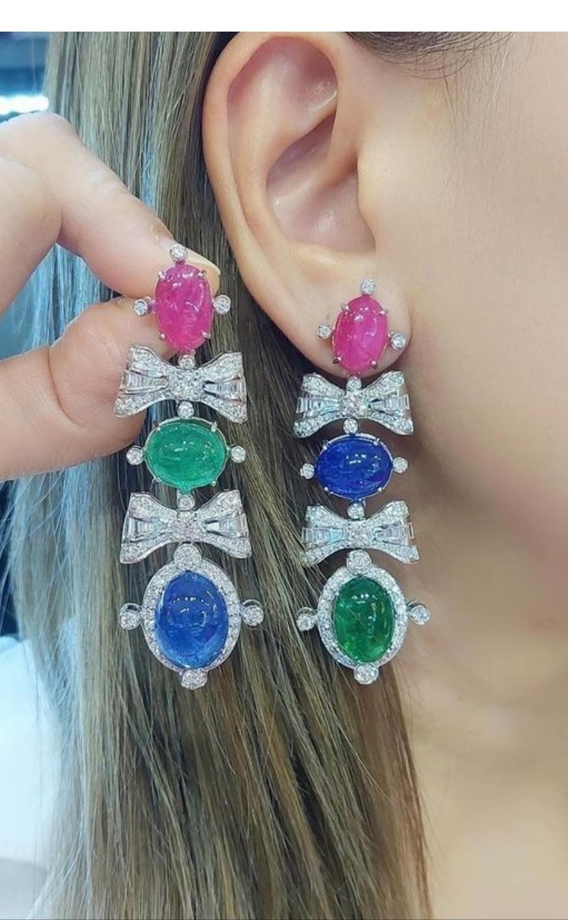 AIG zertifiziert 68.50 Ct  Smaragde  Rubine Tanzanite Diamanten 18K Gold Ohrringe  für Damen oder Herren im Angebot
