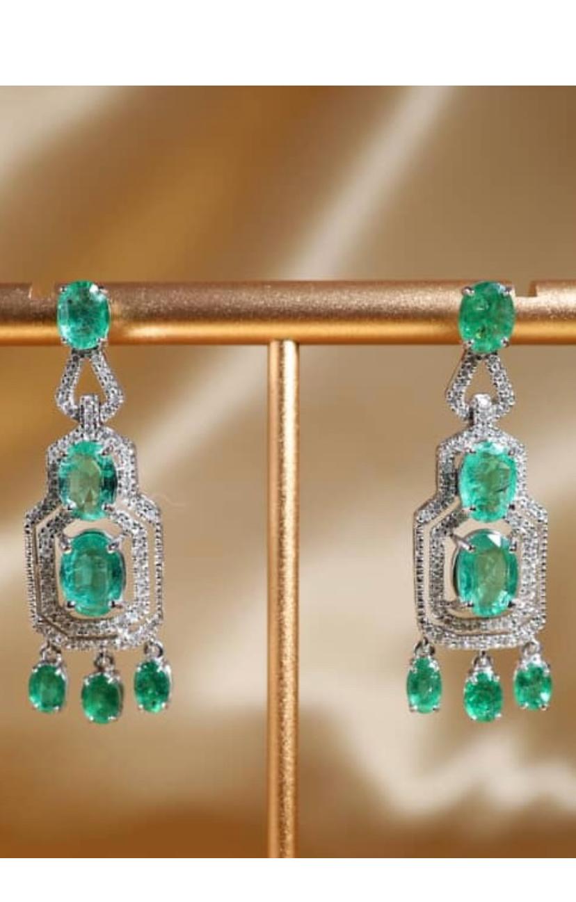 AIG zertifiziert 6,90 Karat sambische Smaragde Diamanten 18K Gold Ohrringe Damen im Angebot