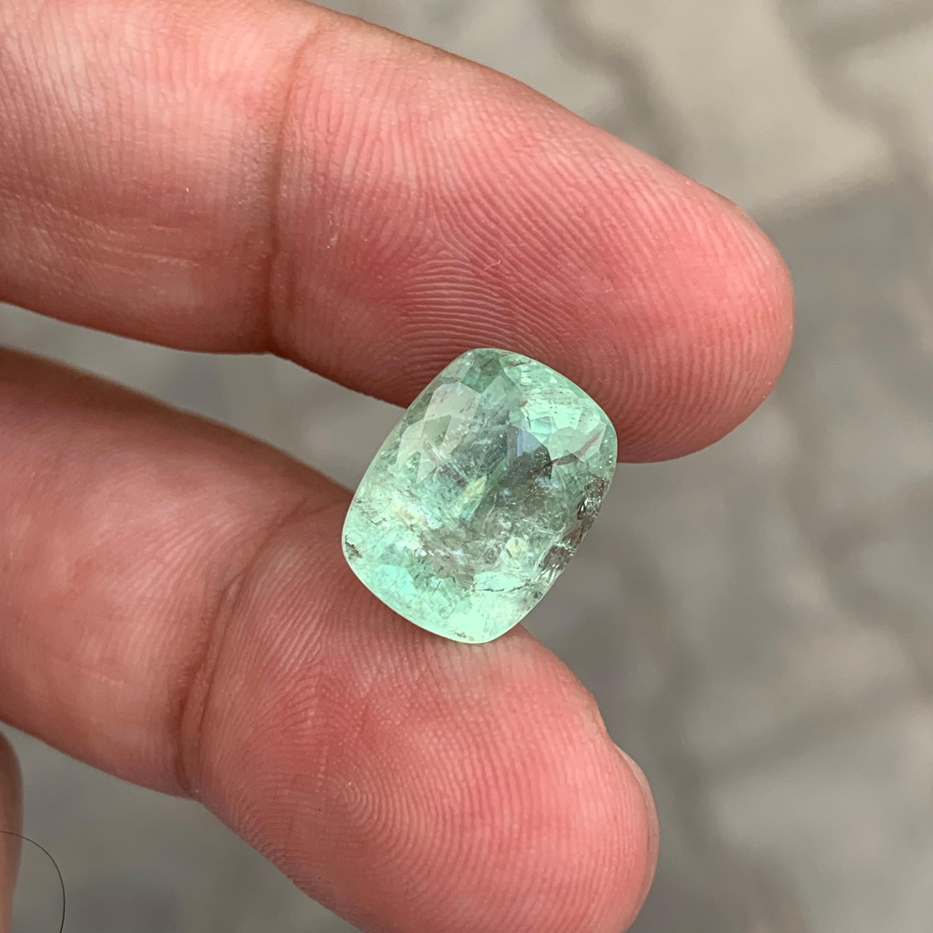 AIG Certified 6.92 Carat Natural Loose Paraiba Tourmaline From Mozambique's Mine en vente 7
